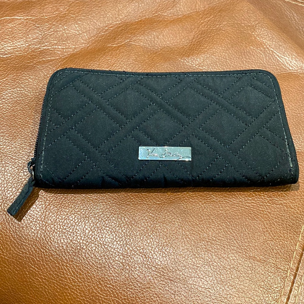 EUC Vera Bradley Accordion Wallet - Classic Black